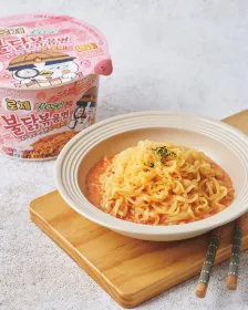 SAMYANG Rose Buldak Ramen Becher 105g