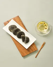 MYUNGMIDANG Schwarzer Sesam Injeolmi Reiskuchen 400g (10 St.) - TK